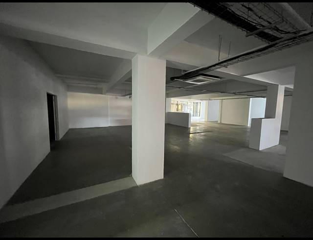 496M² BUSINESS TO LET IN WOODSTOCK